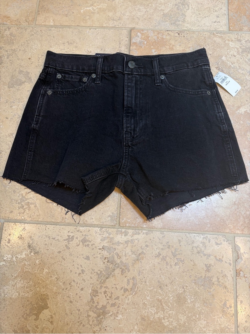 Gap women’s black 3” cheeky short high rise